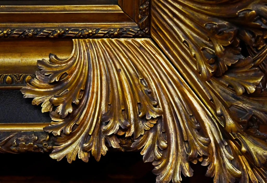 Détail d’un cadre en bois doré ouvragé