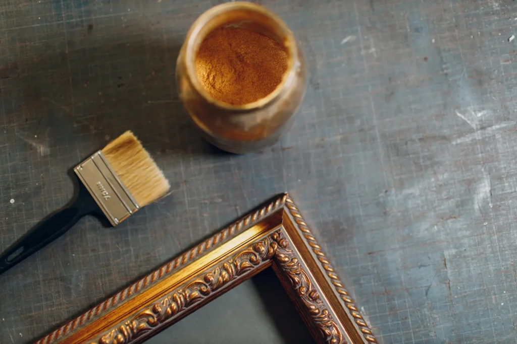 Peinture dorée : 5 conseils pour un effet or réussi