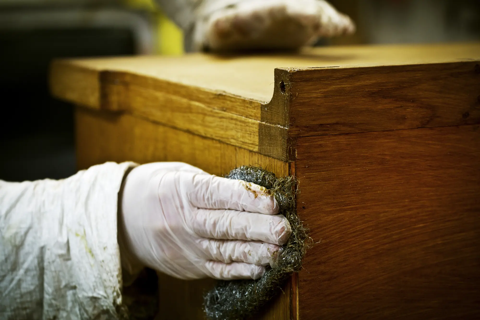 Restauration d'un meuble ancien en bois